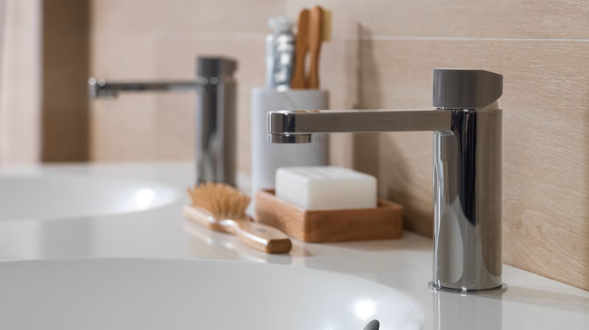 Flawless Stays: Rinsora's Expert Cleaning for Airbnb & Booking.com Hosts.